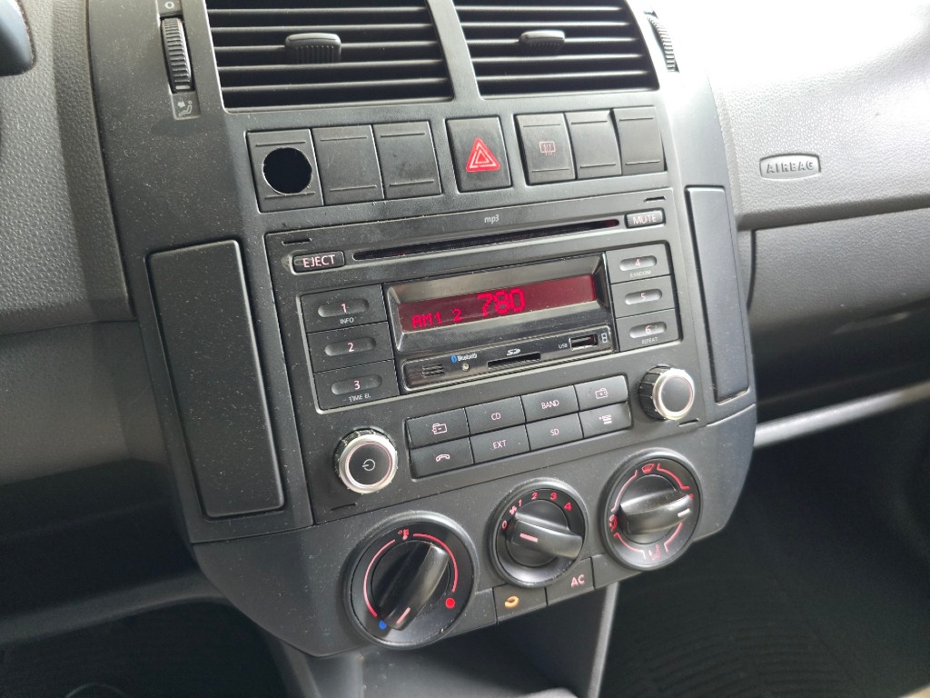 VOLKSWAGEN POLO SEDAN 1.6 MI 8V TOTAL FLEX 4P MANUAL